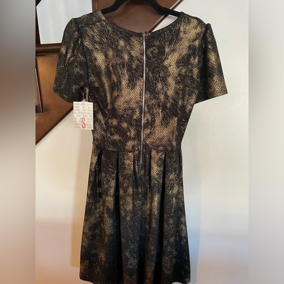 Lularoe Amelia size small holiday collection black bronze nwt - Picture 4 of 4